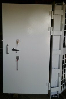 Бронированная дверь (дверной блок) VII класса взломостойкости 1000х2100 мм с решетчатой дверью