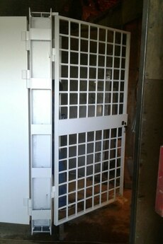 Дверной блок VII класса взломостойкости 1220х2200 мм с решетчатой дверью