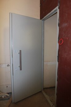 Бронированная дверь (дверной блок) взрывостойкая ДЗ.ТНТ.Бр4 «Торнадо» одностворчатый 1100х2100 мм