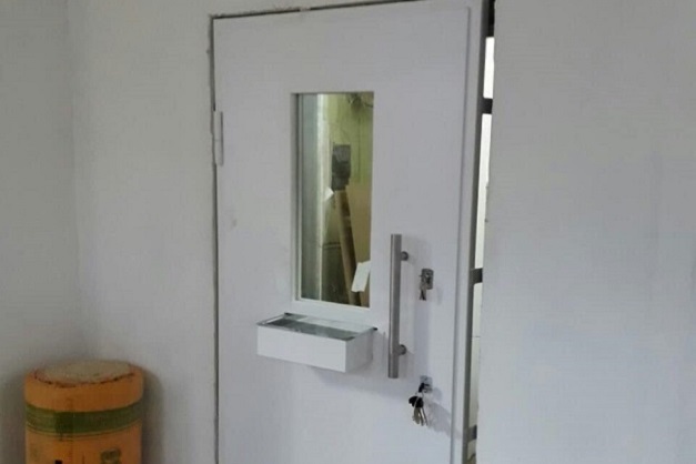 Бронированная дверь со стеклом